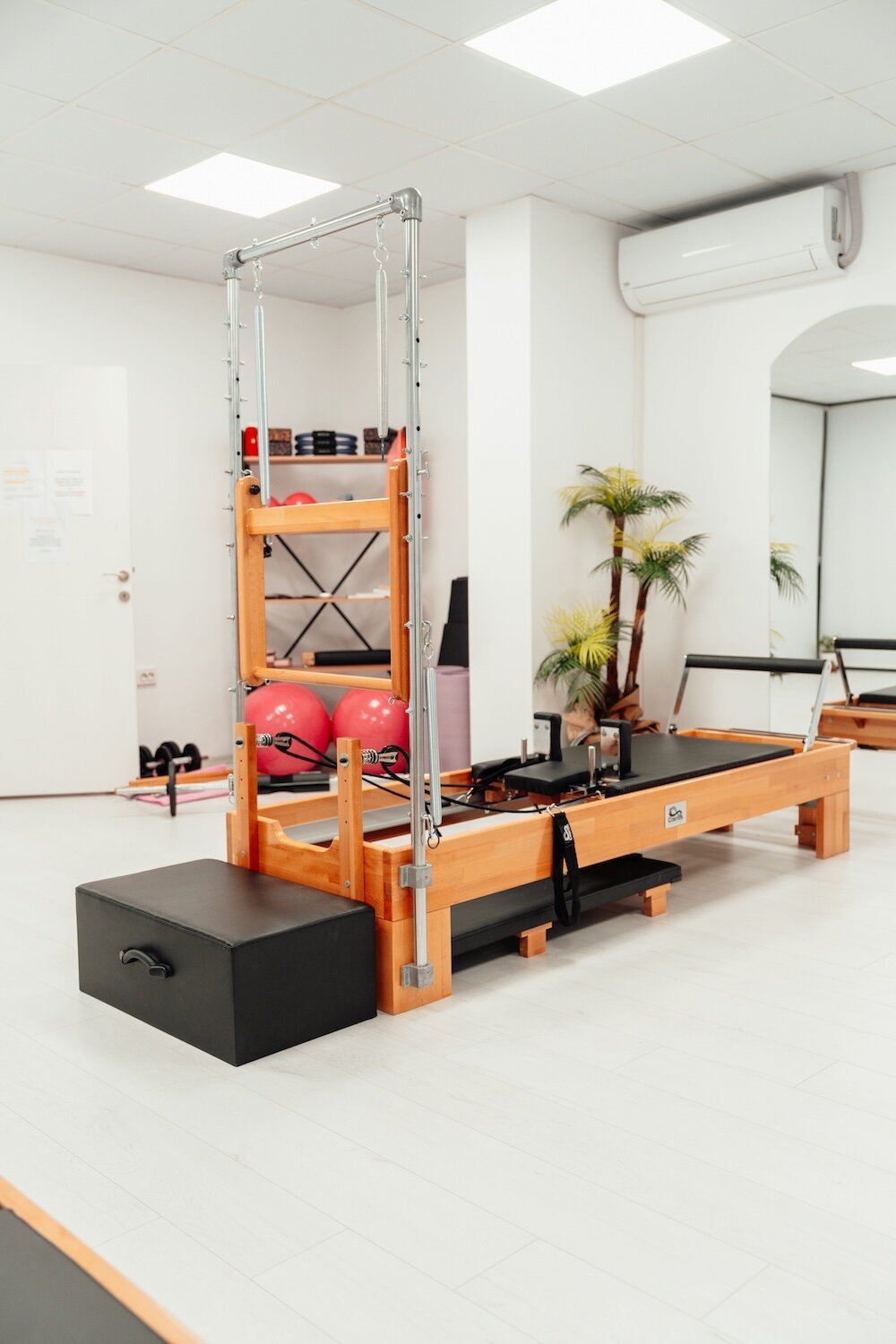 ピラティスマシンを使ったエクササイズの基本とそのメリット  | PILATES STUDIO noa